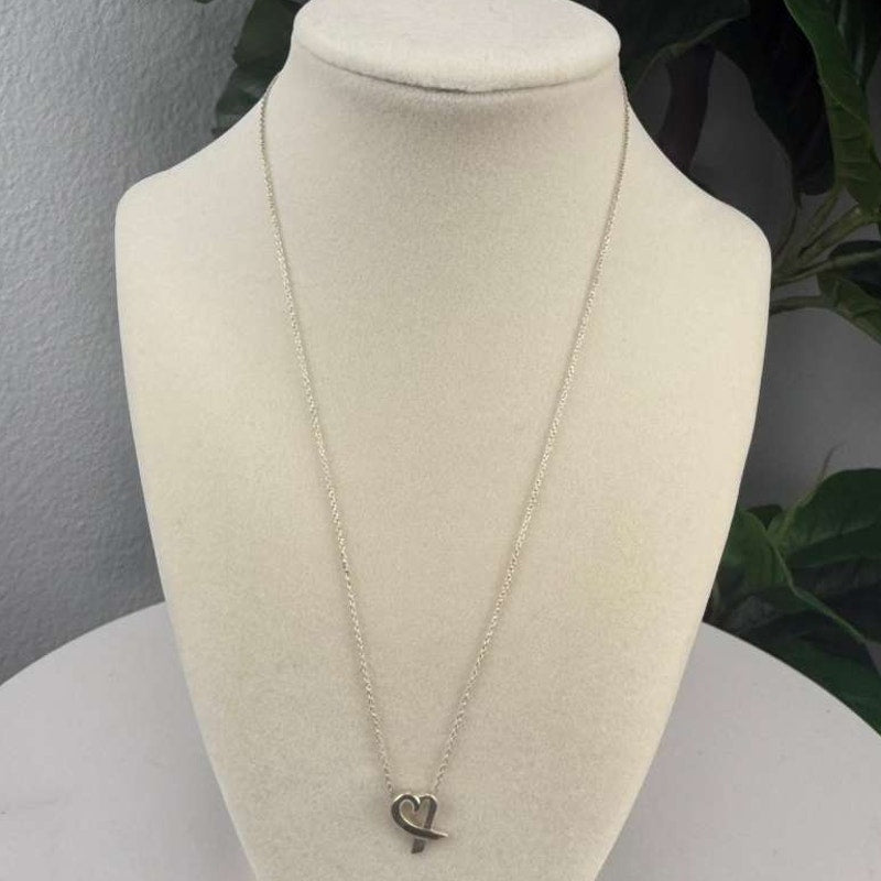 💎✨Authentic Tiffany & Co. Paloma Picasso Kiss Sterling Silver Necklace.