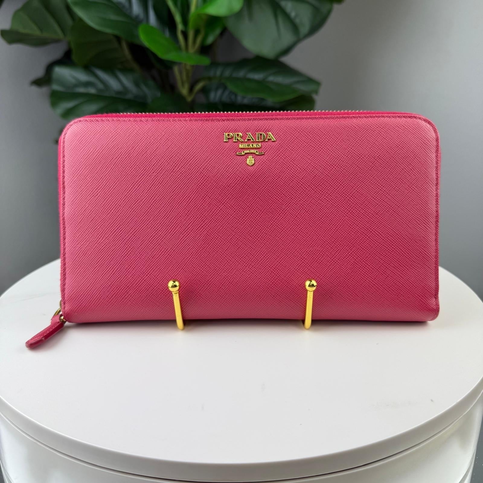 B131💎✨Authentic Prada  Large Saffiano Leather Wallet Pink
