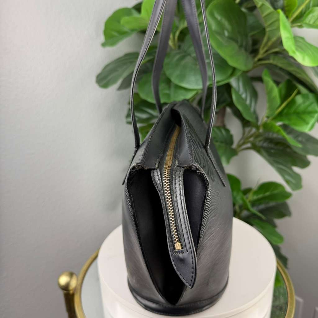 💎✨Authentic Louis Vuitton Saint-Jacques Epi Leather Shoulder Bag