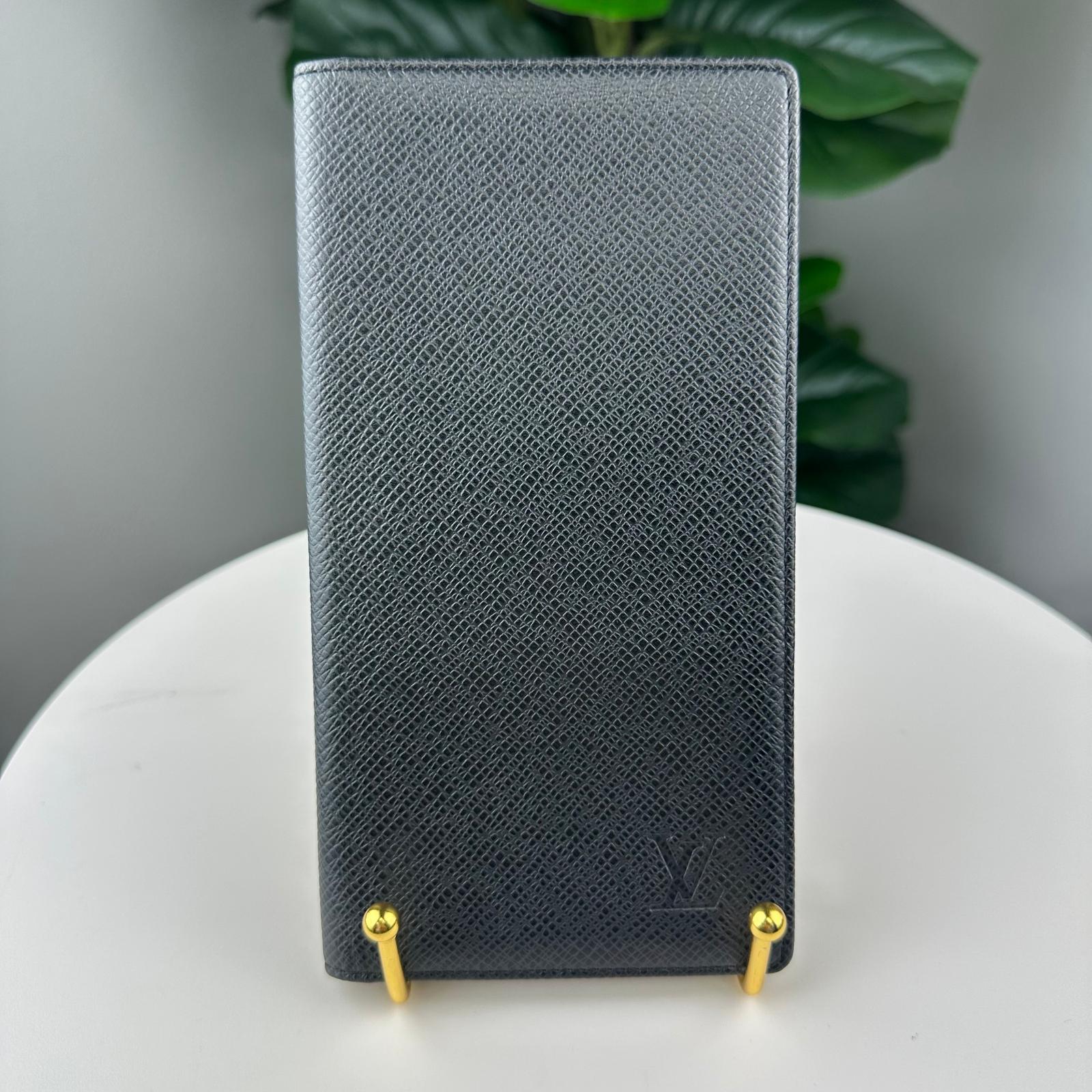 💎✨Authentic Louis Vuitton Brazza Black Taiga Wallet