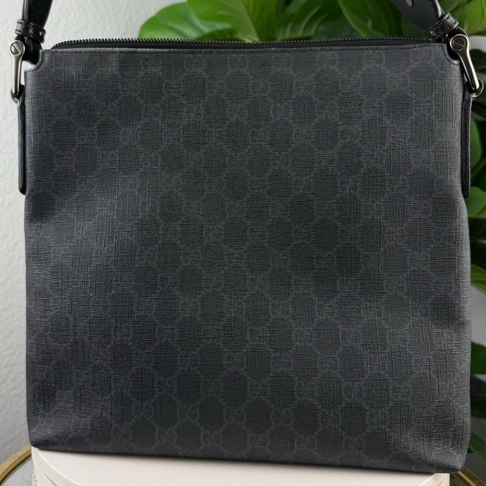 Gucci GG Coated Canvas Front Zip Flat Messenger Bag Black Medium Authentic Pre Owned