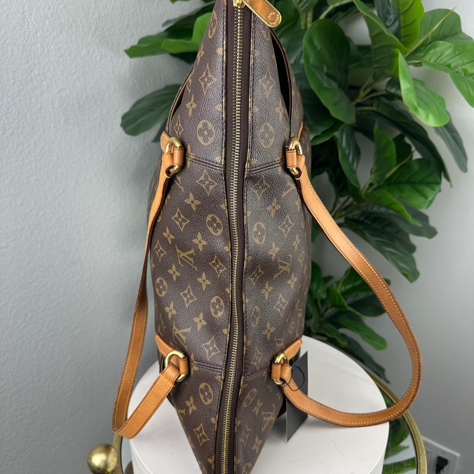 Authentic Louis Vuitton Totally MM Monogram Canvas Tote Bag