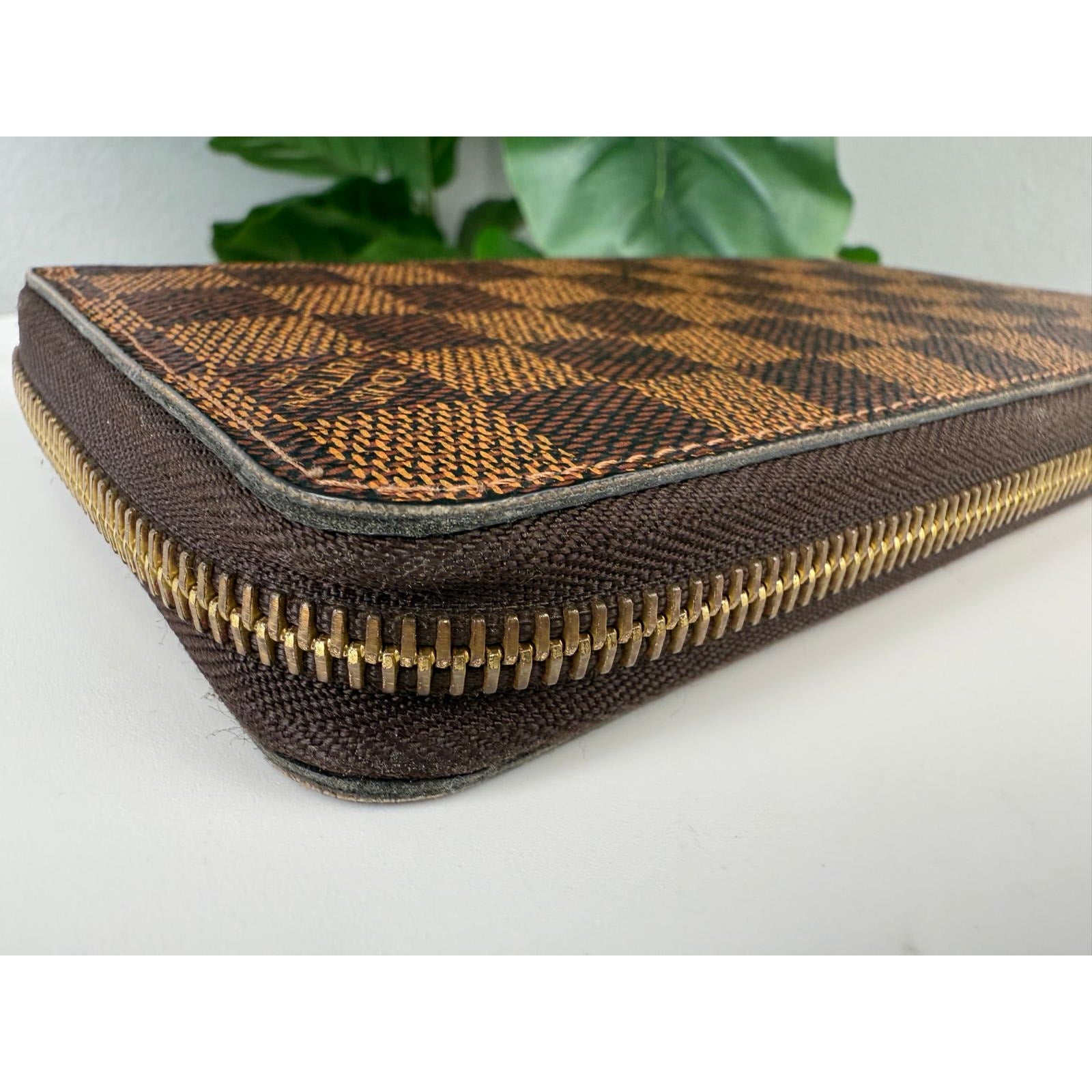 Authentic Louis Vuitton Damier Zippy Long Wallet