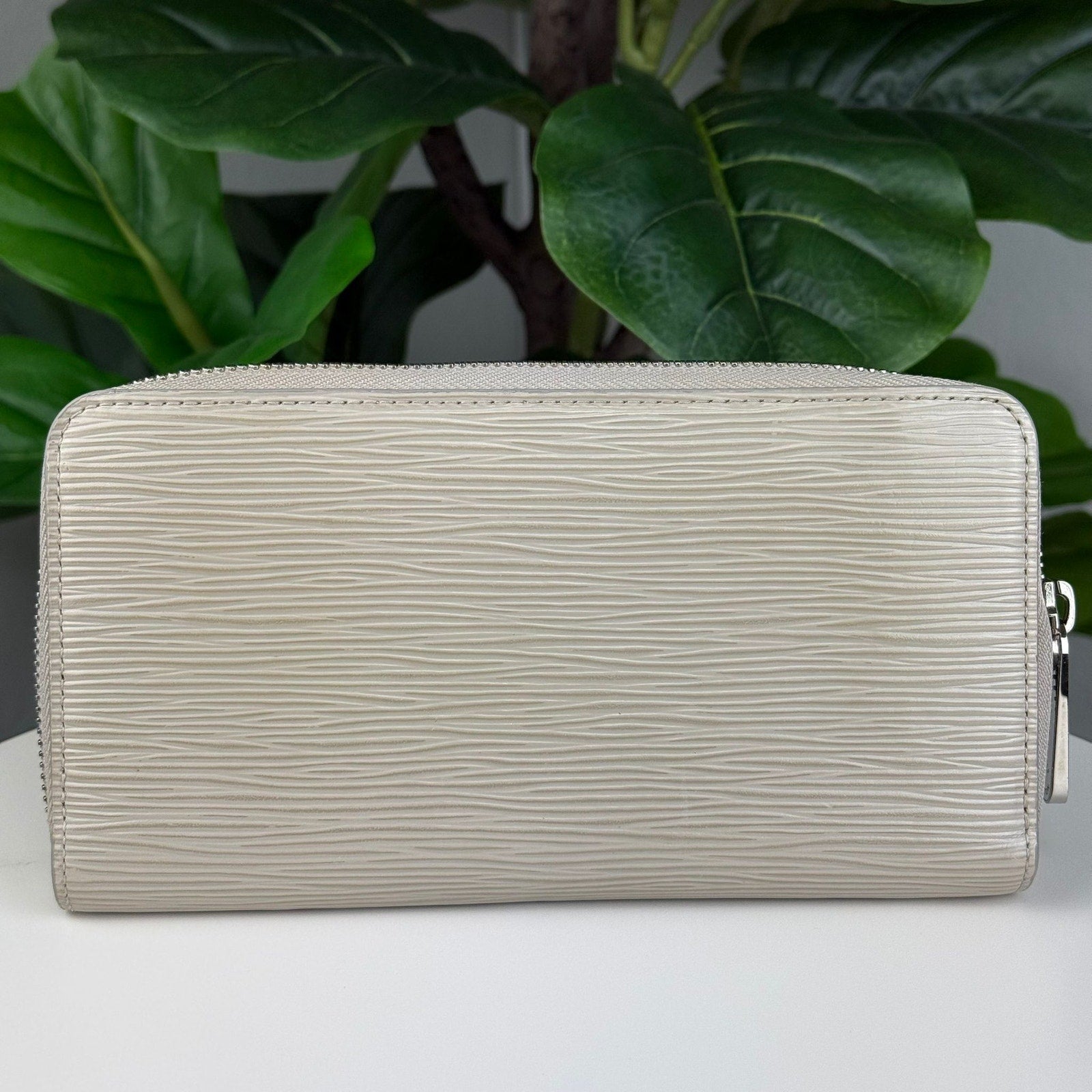 Authentic Louis Vuitton Zippy Long Wallet Champagne