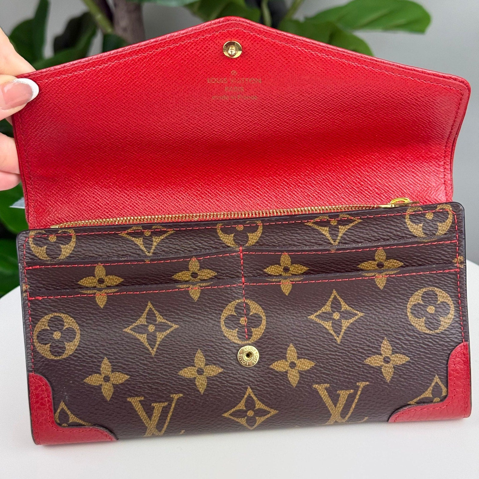 Authentic Louis Vuitton Monogram Sarah Retiro Wallet