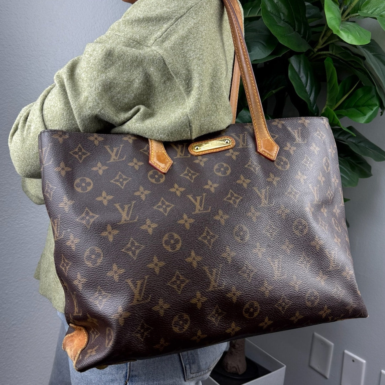Louis Vuitton Monogram Canvas Wilshire MM Tote Bag