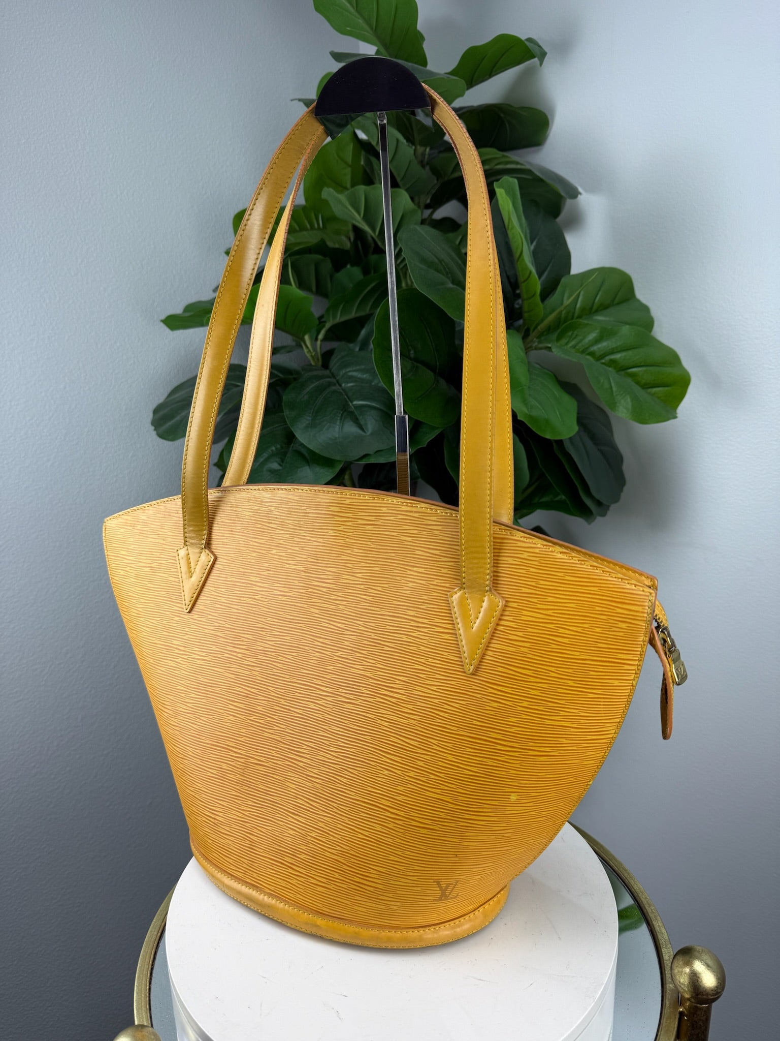 Authentic Louis Vuitton Epi Shoulder Bag - Certificate of Authenticity included