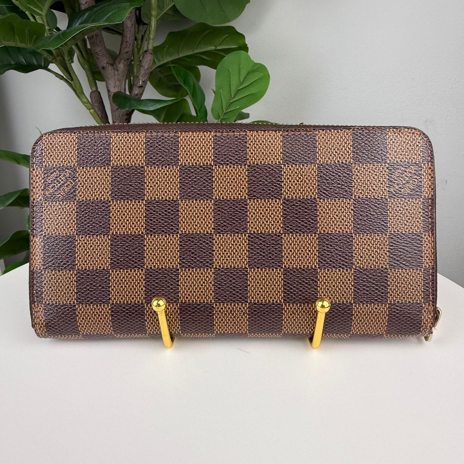 Authentic  Louis Vuitton Damier Zippy Long Wallet