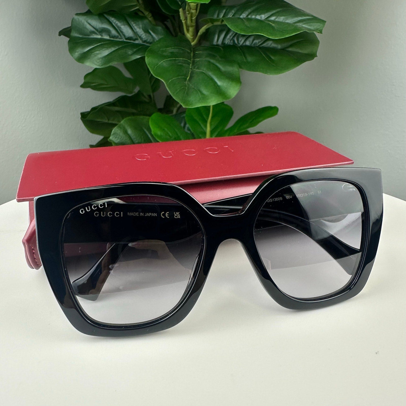 Gucci Women's Butterfly Sunglasses Black Frame Grey Gradient Lenses