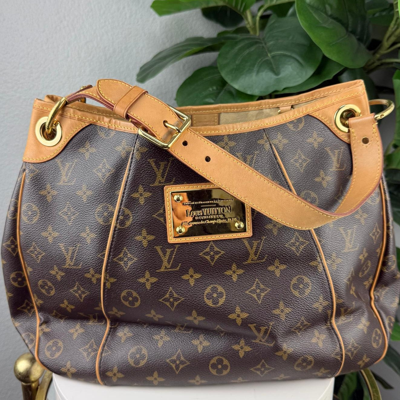 Authentic Louis Vuitton Monogram Canvas Galliera Shoulder Bag