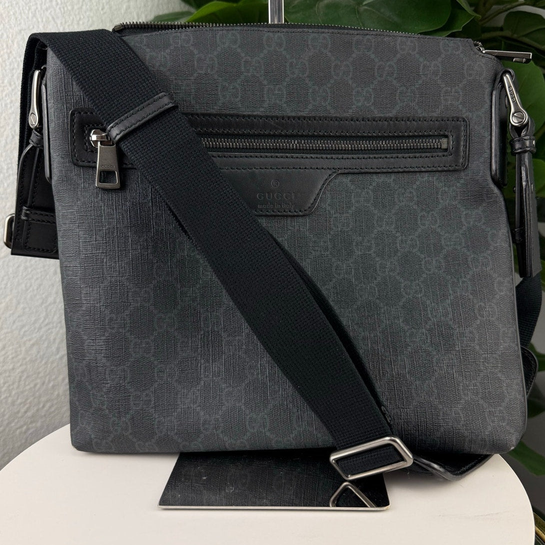 Gucci GG Coated Canvas Front Zip Flat Messenger Bag Black Medium Authentic Pre Owned