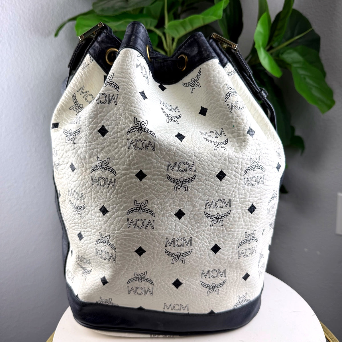 Authentic MCM Visetos Drawstring Bucket Bag White Black Leather - 02_back.jpg