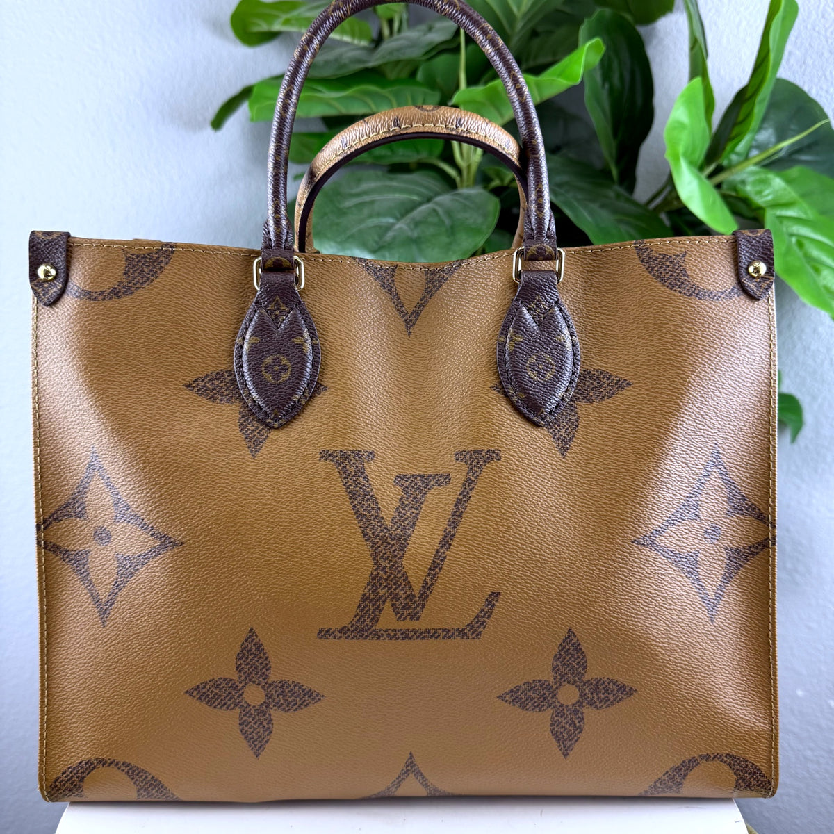 Authentic Louis Vuitton OnTheGo MM Monogram Giant Reverse Canvas Tote - 02_back.jpg