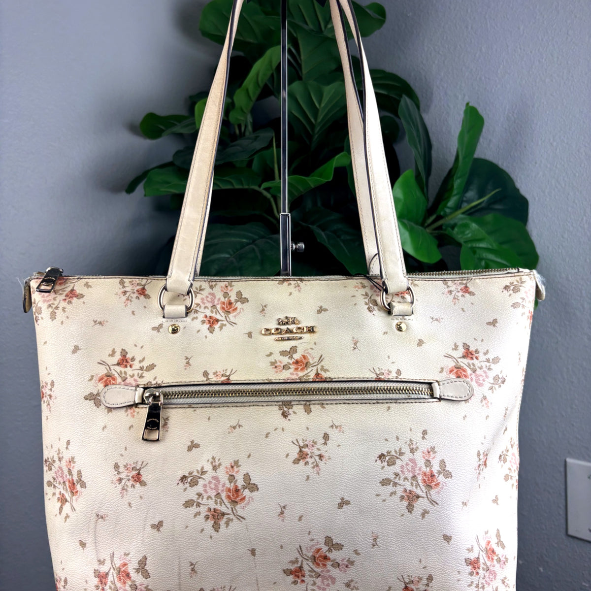 Authentic Coach Gallery Tote with Rose Bouquet Print - 01_photo.jpg