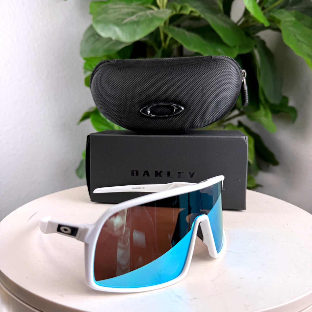 Authentic Oakley Sutro White Frame Prizm Sapphire Lens Sunglasses with Case - 01_front.jpg