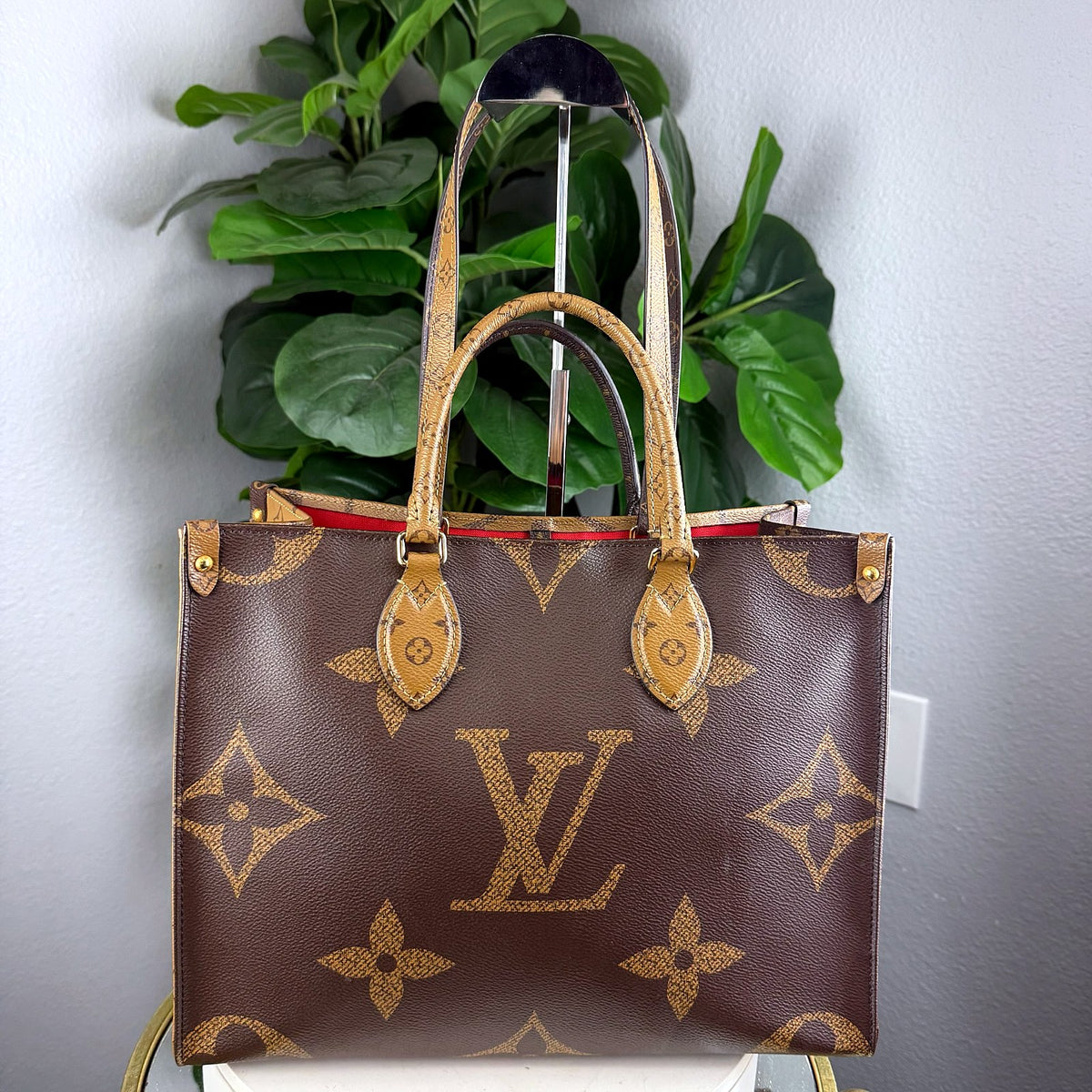 Authentic Louis Vuitton OnTheGo MM Monogram Tote Bag - 01_photo.jpg