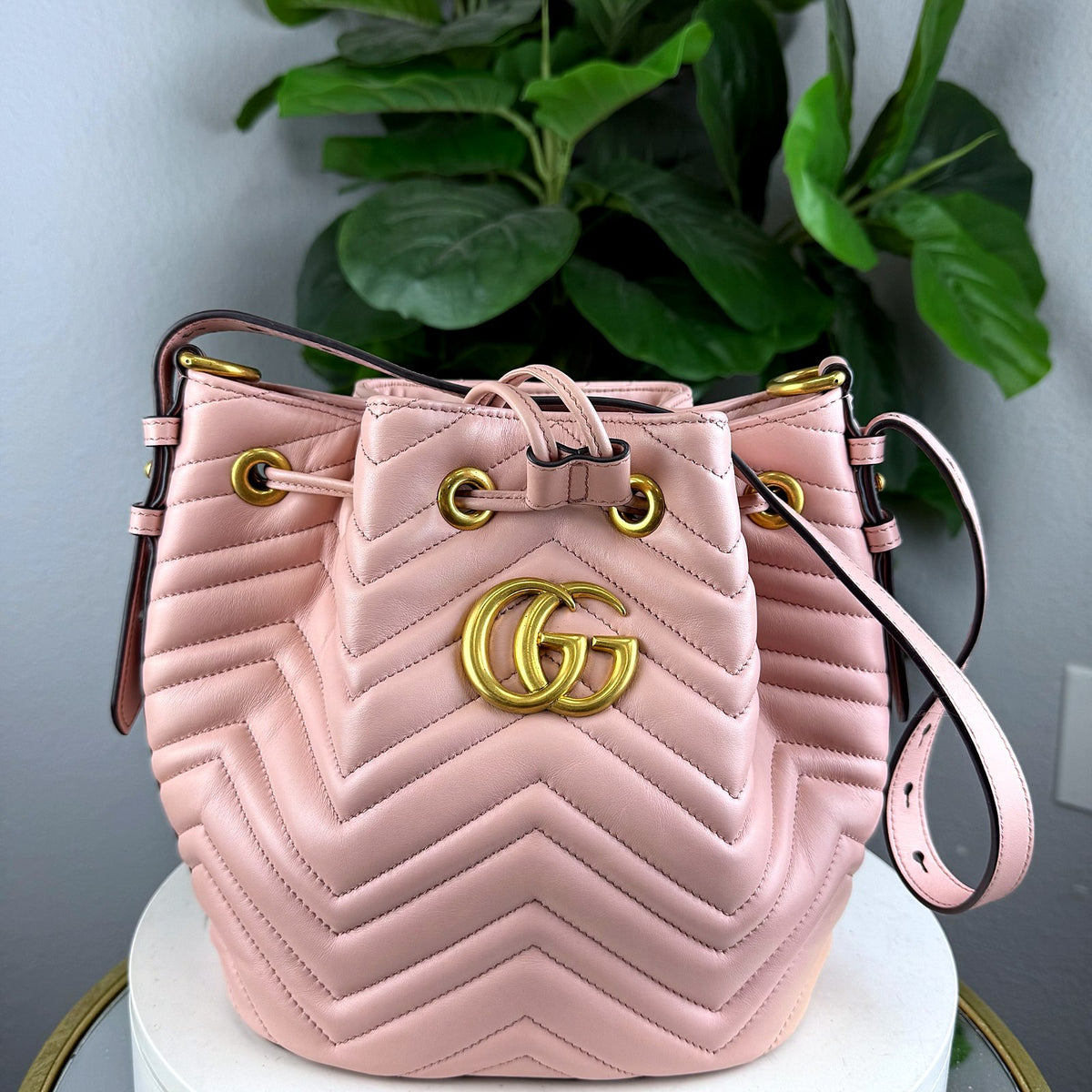 Authentic Gucci GG Marmont Matelassé Leather Mini Bucket Bag Pink - 01_photo.jpg