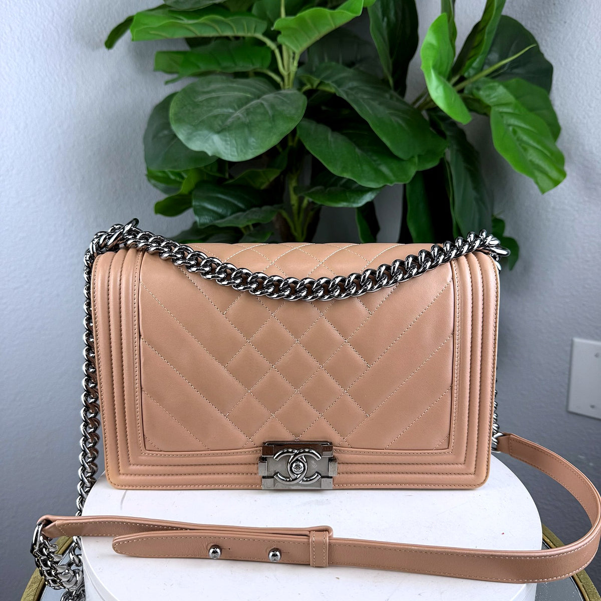 Authentic Chanel Boy Bag Medium Beige Quilted Lambskin Silver Hardware - 01_photo.jpg