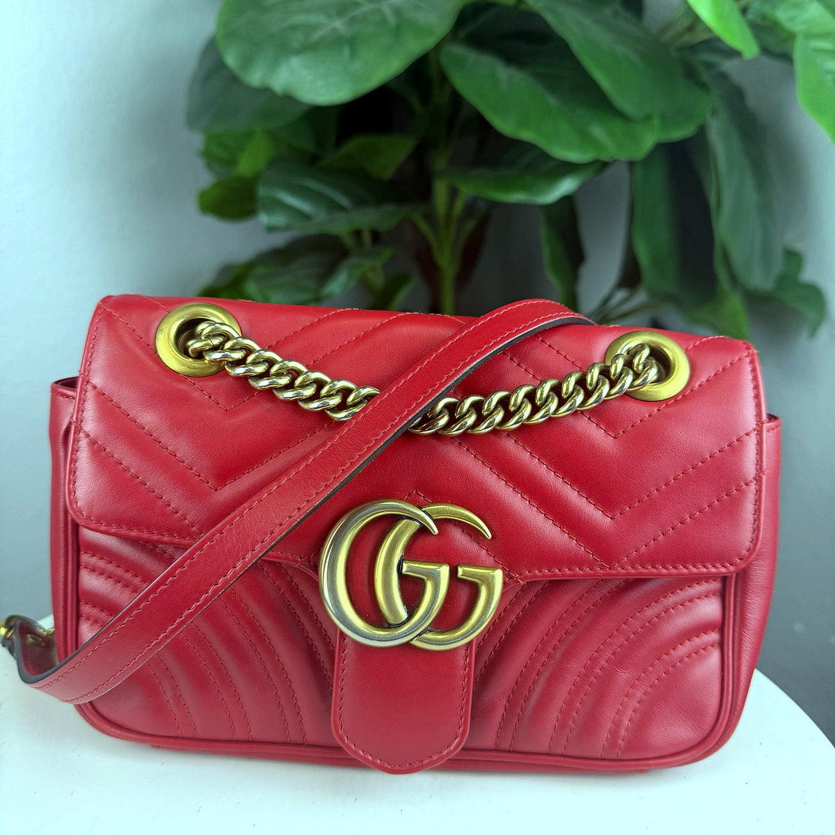 Authentic Gucci GG Marmont Matelassé Leather Shoulder Bag in Red - 01_photo.jpg