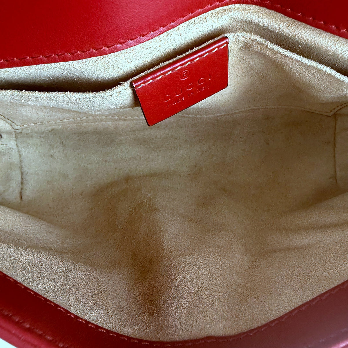 Authentic Gucci GG Marmont Matelassé Leather Shoulder Bag in Red - 04_inside.jpg