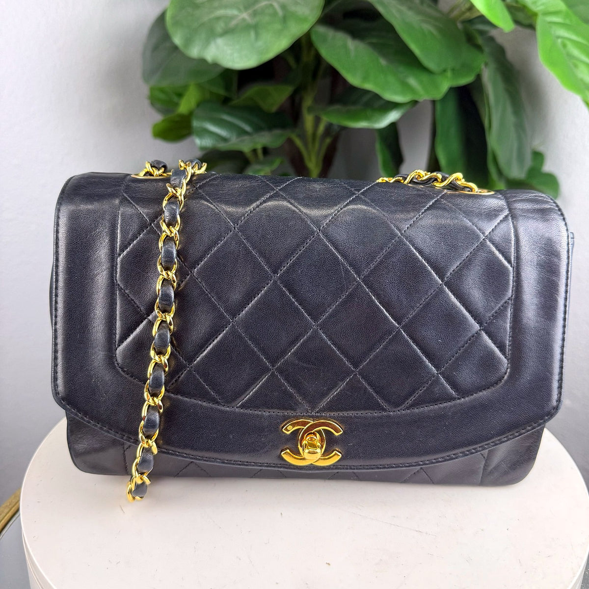 Authentic Chanel Classic Flap Bag Black Lambskin Leather Gold Hardware - 01_photo.jpg