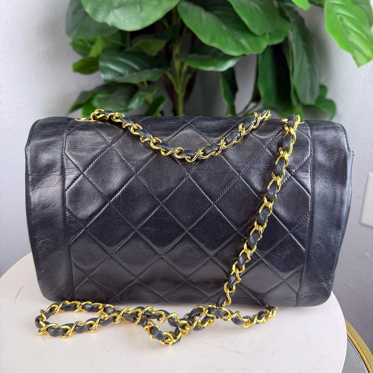 Authentic Chanel Classic Flap Bag Black Lambskin Leather Gold Hardware - 02_photo.jpg