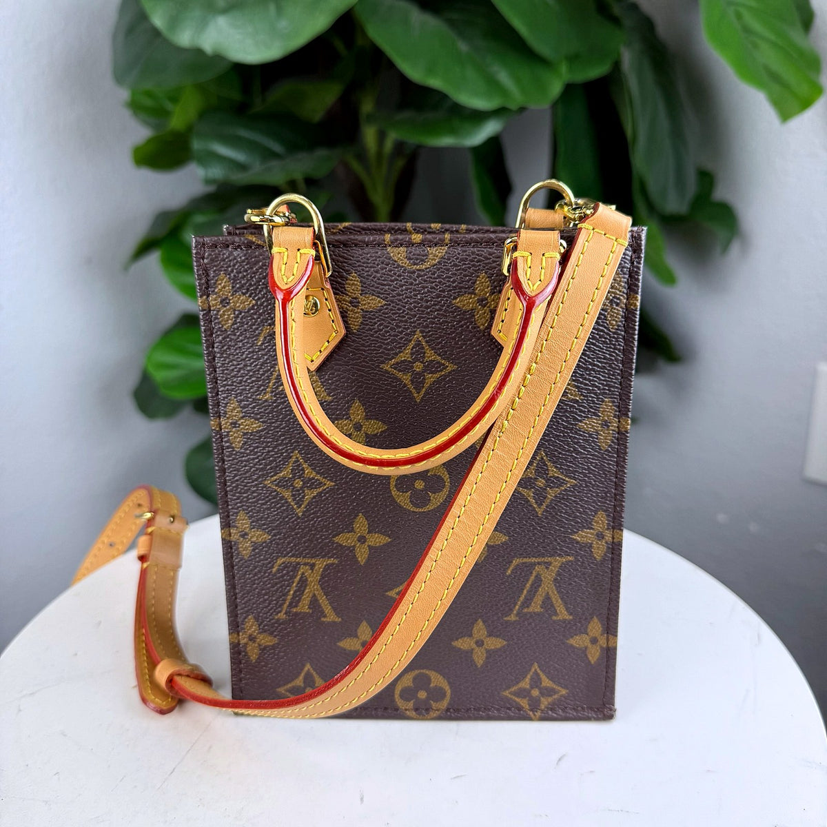 Authentic Louis Vuitton Sac Plat Monogram Canvas Phone Holder Crossbody - 02_photo.jpg