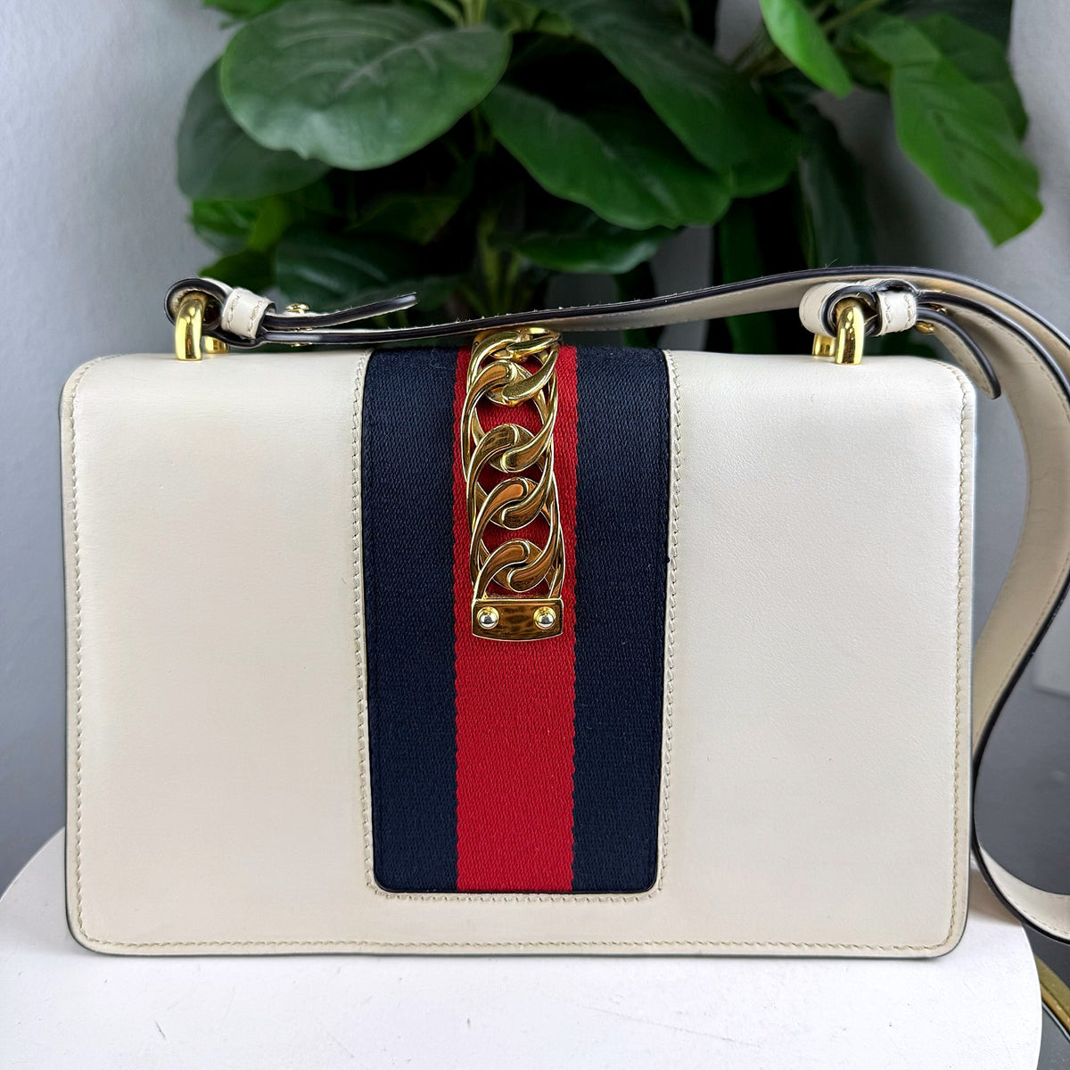 Authentic Gucci Sylvie Small White Leather Shoulder Bag with Chain - 02_photo.jpg