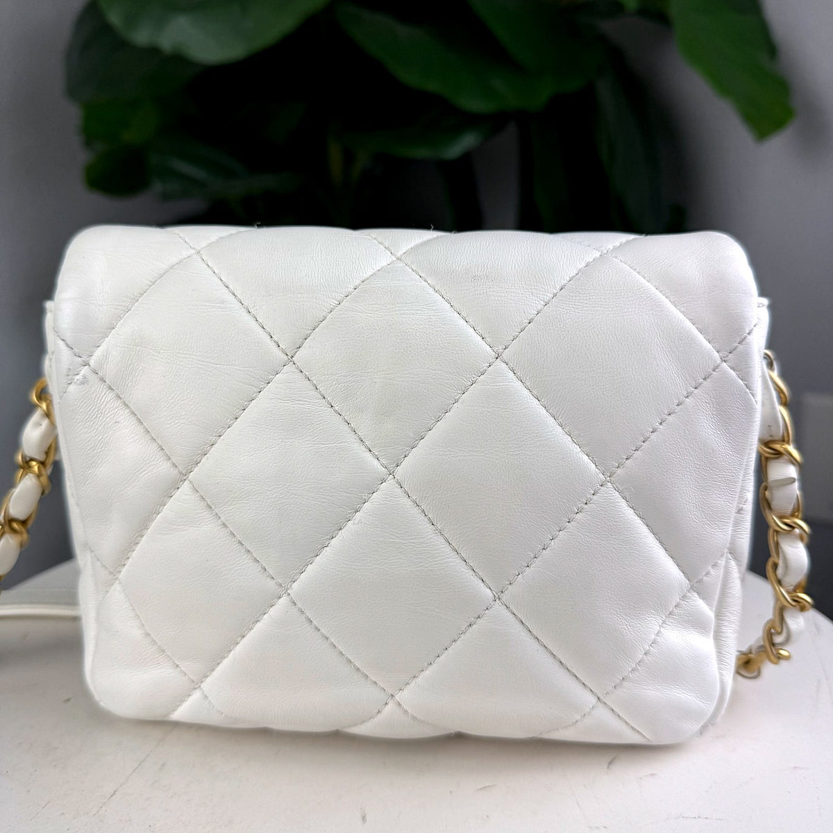 Authentic Chanel White Quilted Lambskin Heart Flap Bag Gold Hardware - 02_photo.jpg