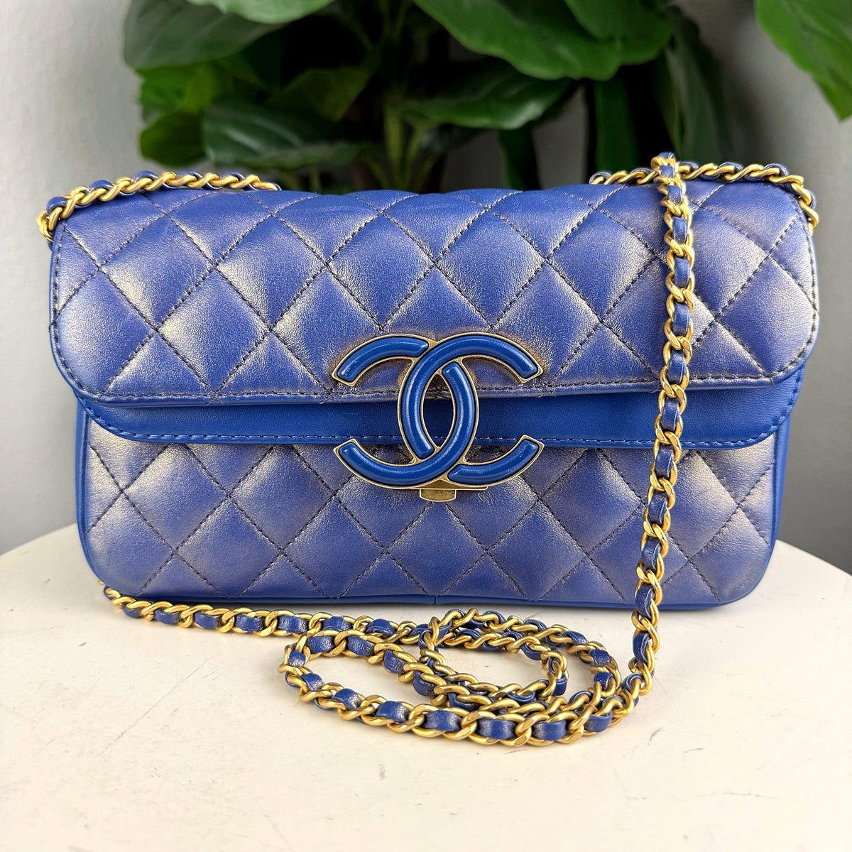 Authentic Chanel Iridescent Blue Quilted Lambskin Filigree Flap Bag Gold Hardware - 01_photo.jpg