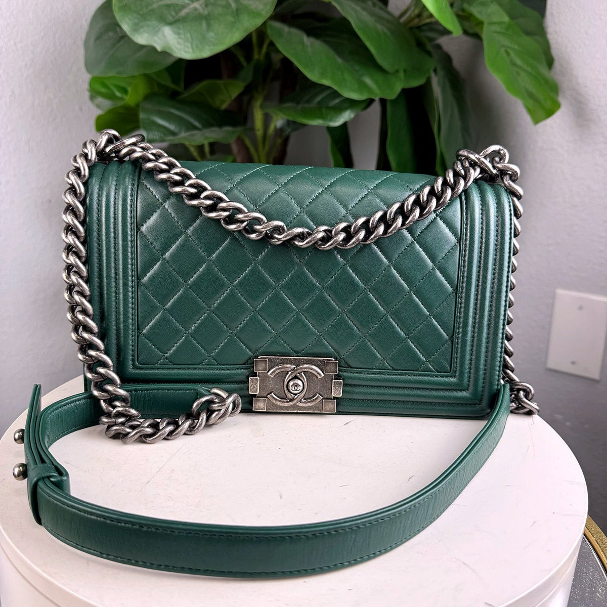 Authentic Chanel Boy Bag Medium Quilted Lambskin Green Ruthenium Hardware - 01_photo.jpg
