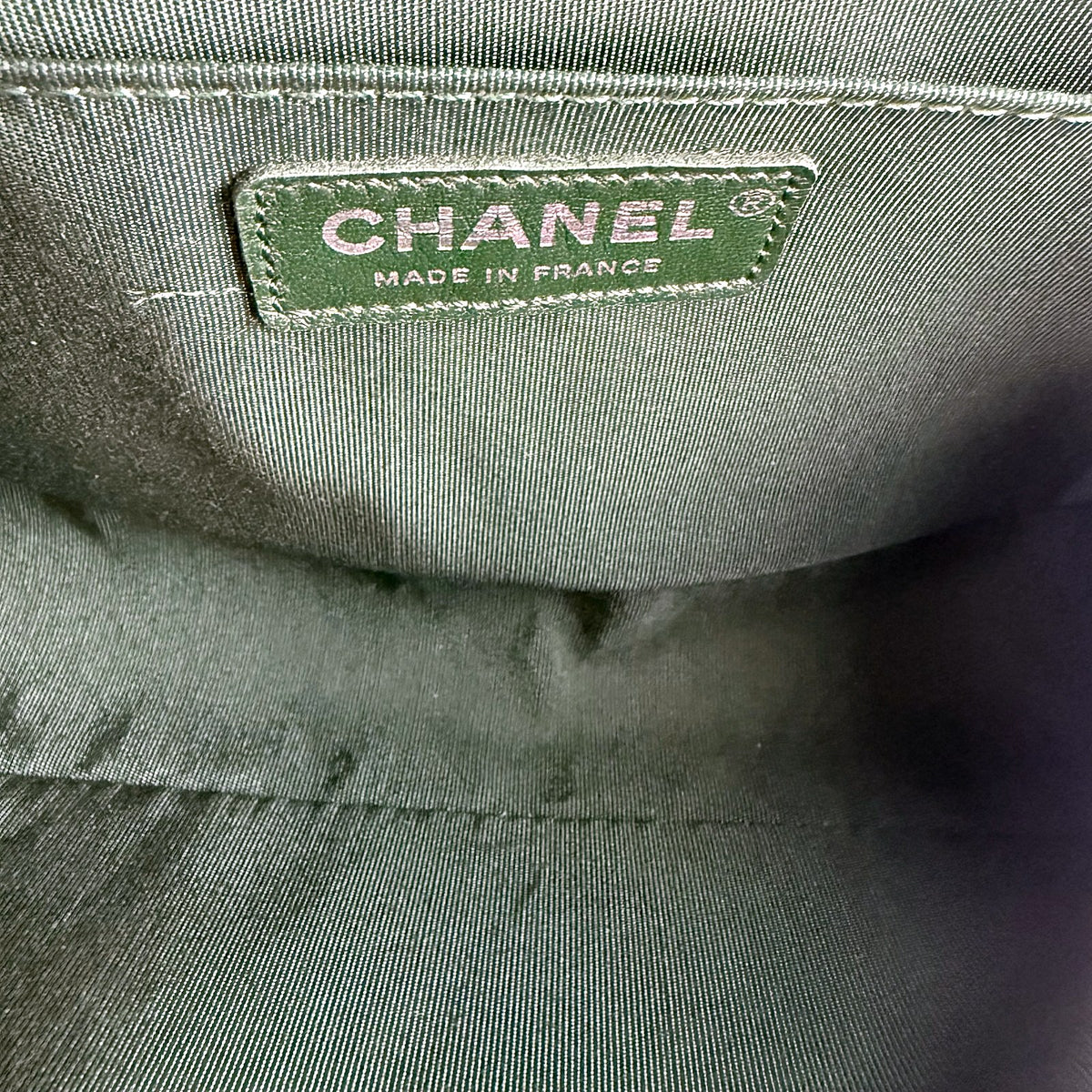 Authentic Chanel Boy Bag Medium Quilted Lambskin Green Ruthenium Hardware - 04_inside.jpg