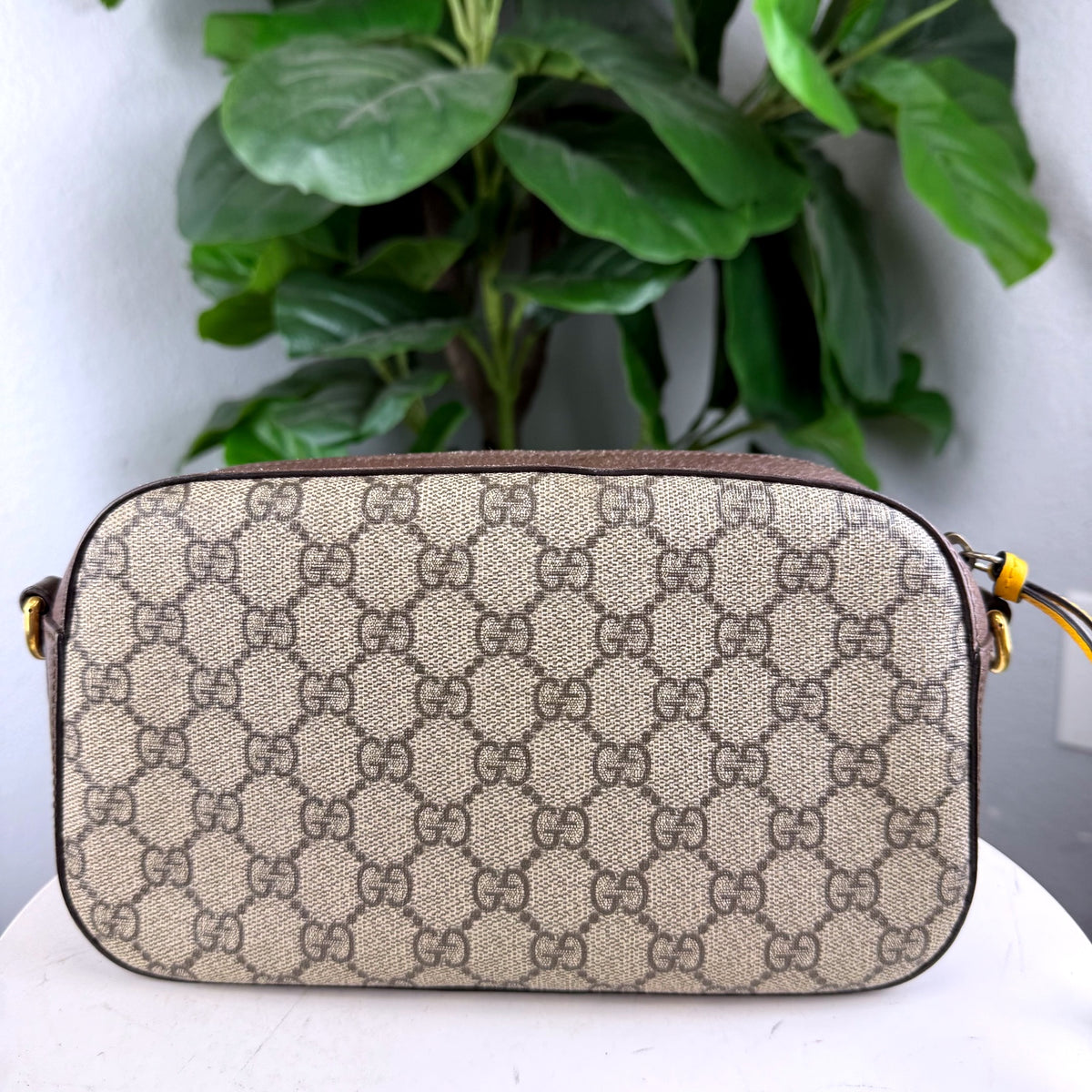 Authentic Gucci Neo Vintage Small Messenger GG Supreme Canvas Beige Crossbody Bag - 02_back.jpg