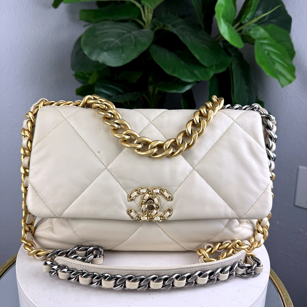 Authentic Chanel 19 Small Flap Bag Cream Quilted Lambskin Chain - 01_photo.jpg