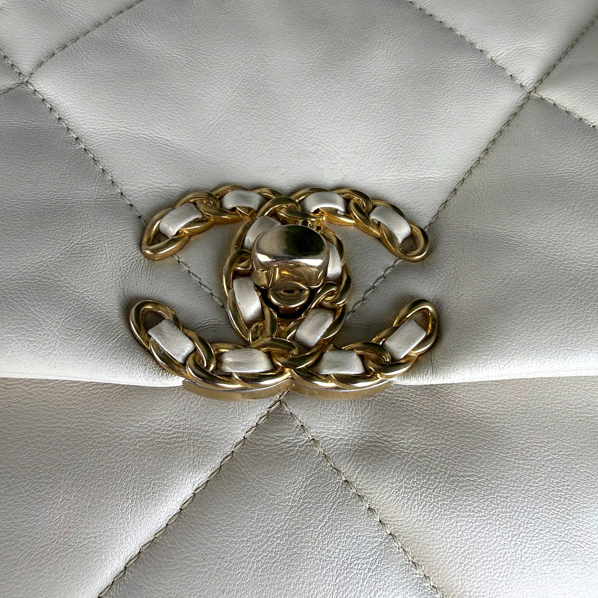 Authentic Chanel 19 Small Flap Bag Cream Quilted Lambskin Chain - 03_photo.jpg