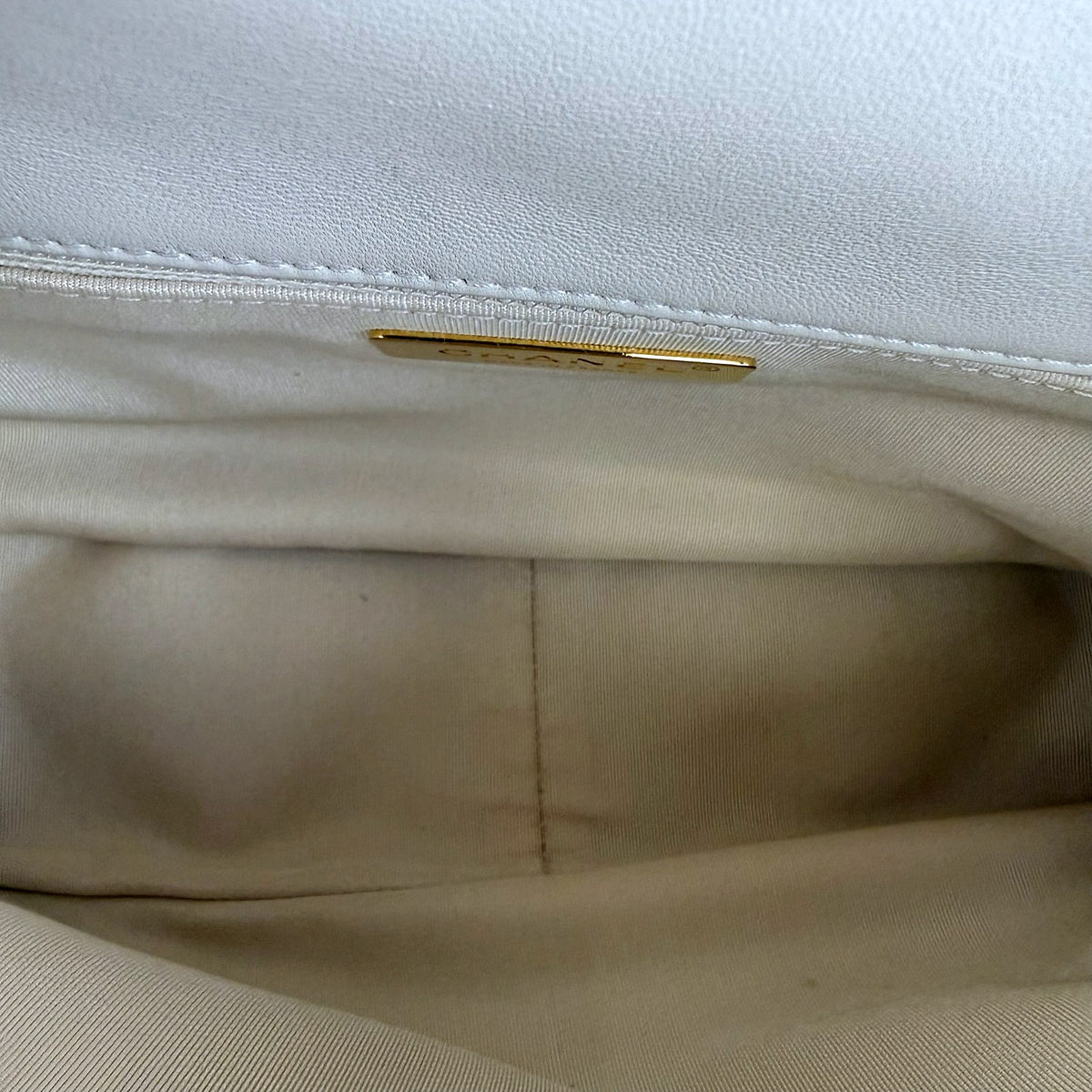 Authentic Chanel 19 Small Flap Bag Cream Quilted Lambskin Chain - 05_inside.jpg