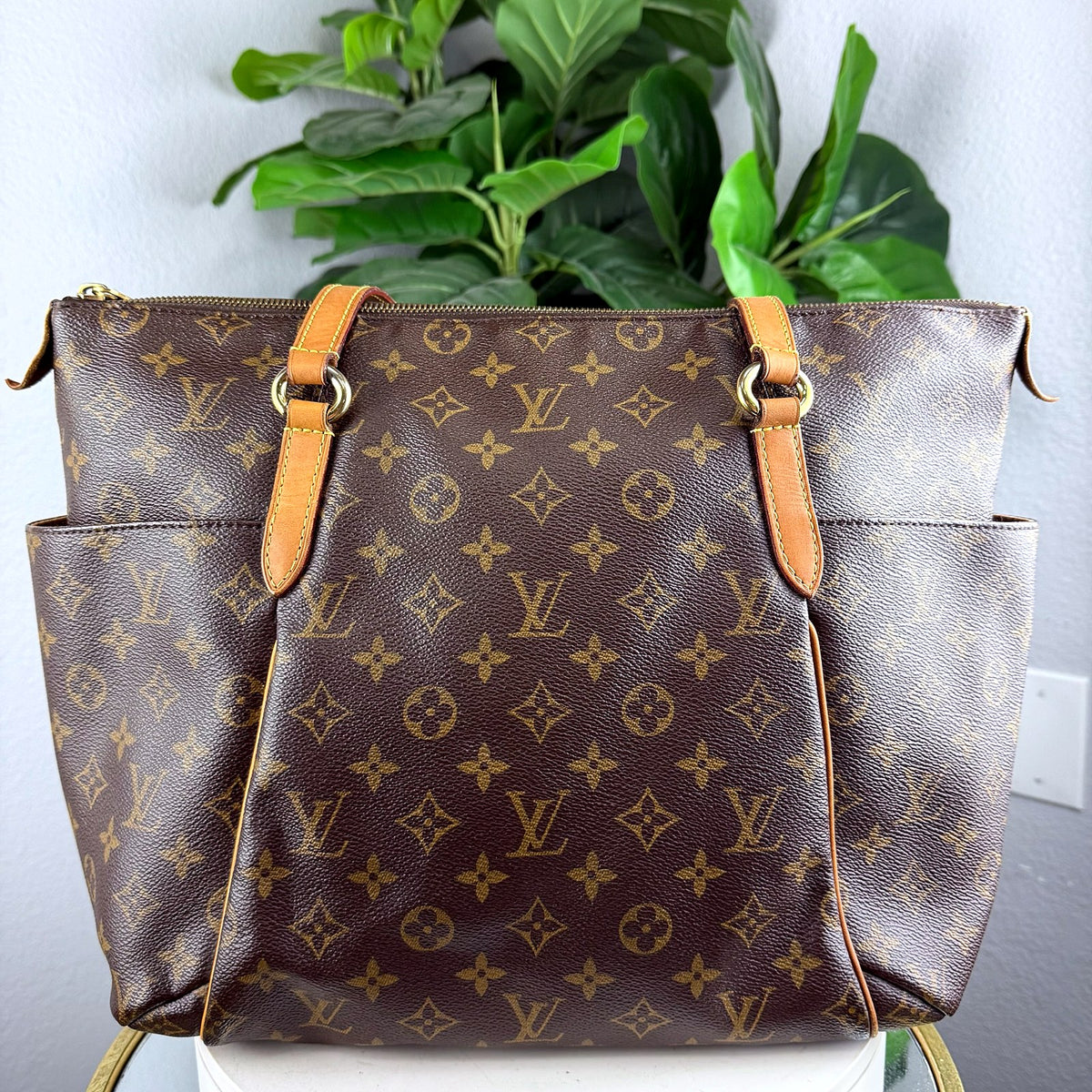 Authentic Louis Vuitton Totally MM Monogram Canvas Tote Bag - 02_photo.jpg