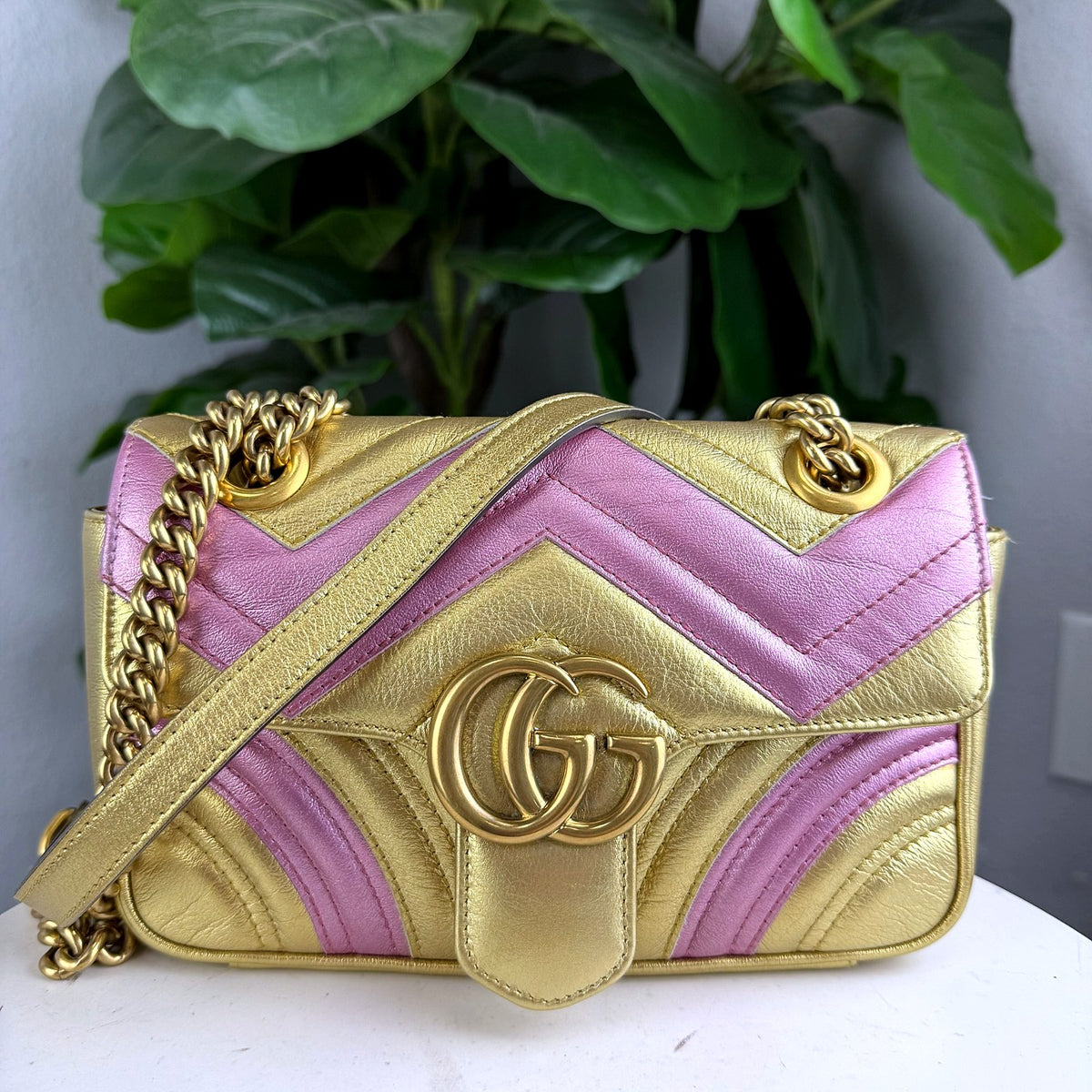 Authentic Gucci GG Marmont Small Matelassé Chevron Metallic Gold Pink Bag - 01_photo.jpg