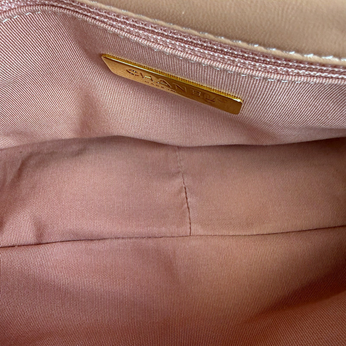 Authentic Chanel 19 Medium Flap Bag in Peach Quilted Lambskin with Mixed Hardware - 04_inside.jpg