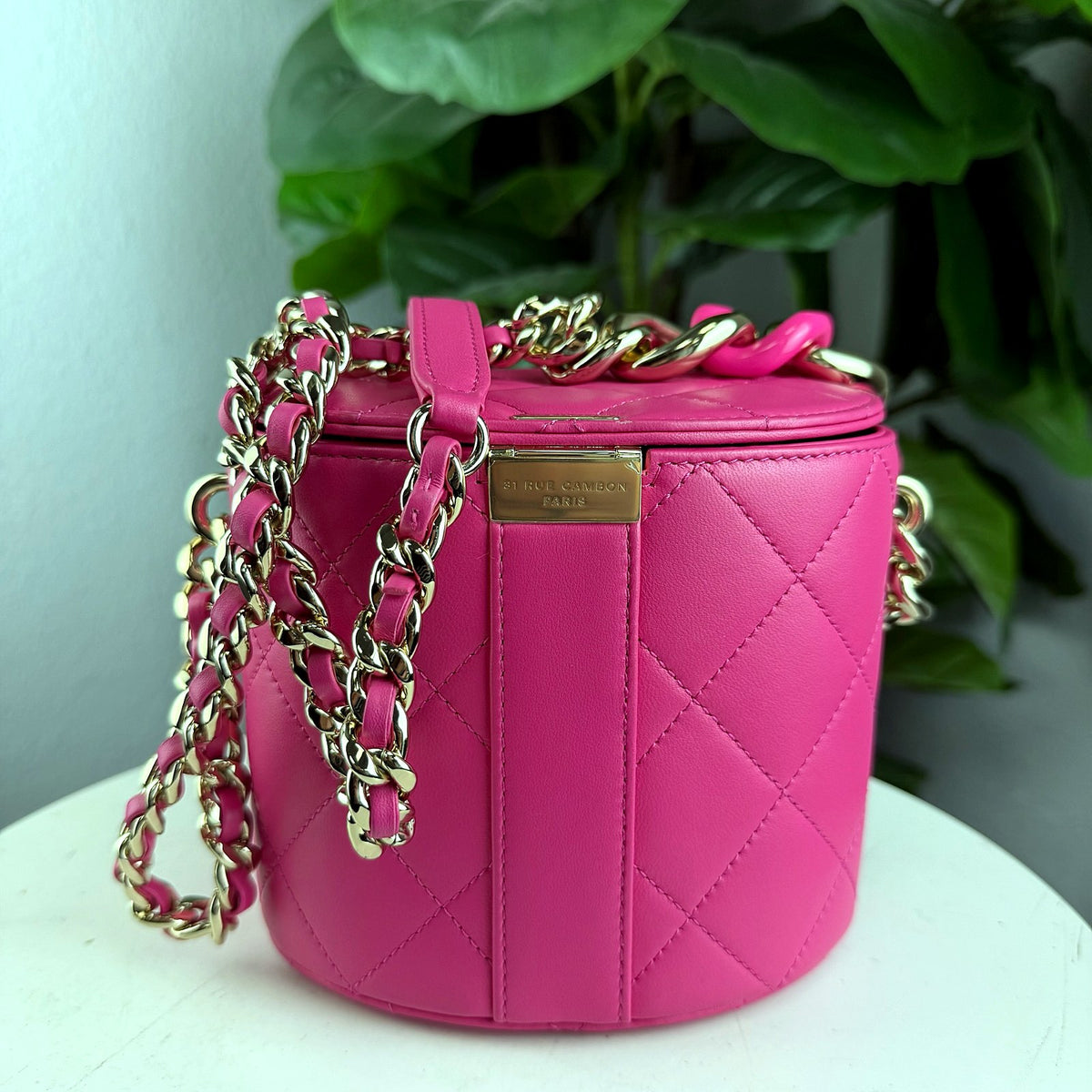 Authentic Chanel Pink Lambskin Quilted CC Vanity Case with Chain Strap - 02_photo.jpg
