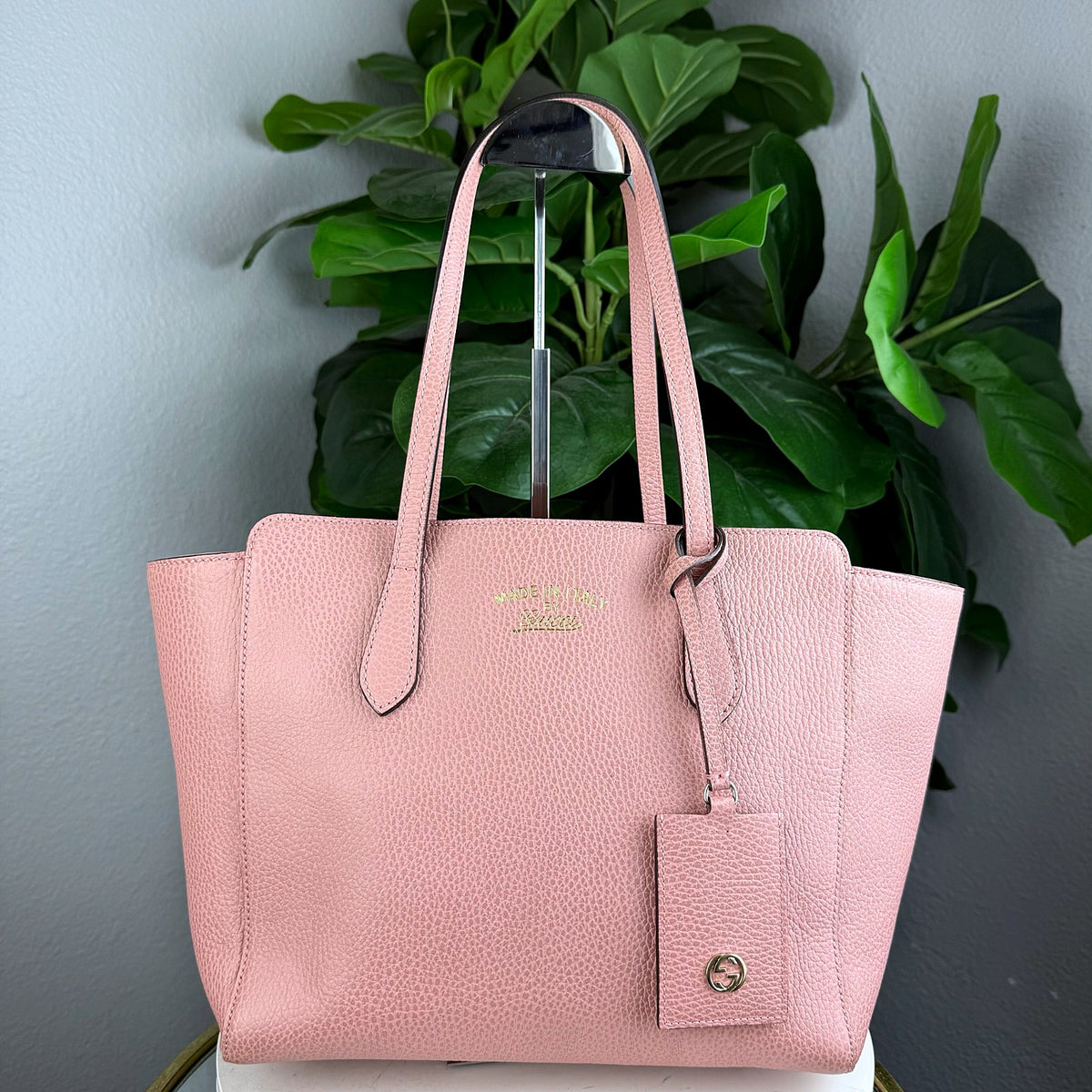 Authentic Gucci Swing Tote Pink Pebbled Leather Made in Italy Interlocking GG Shoulder Bag - 01_photo.jpg
