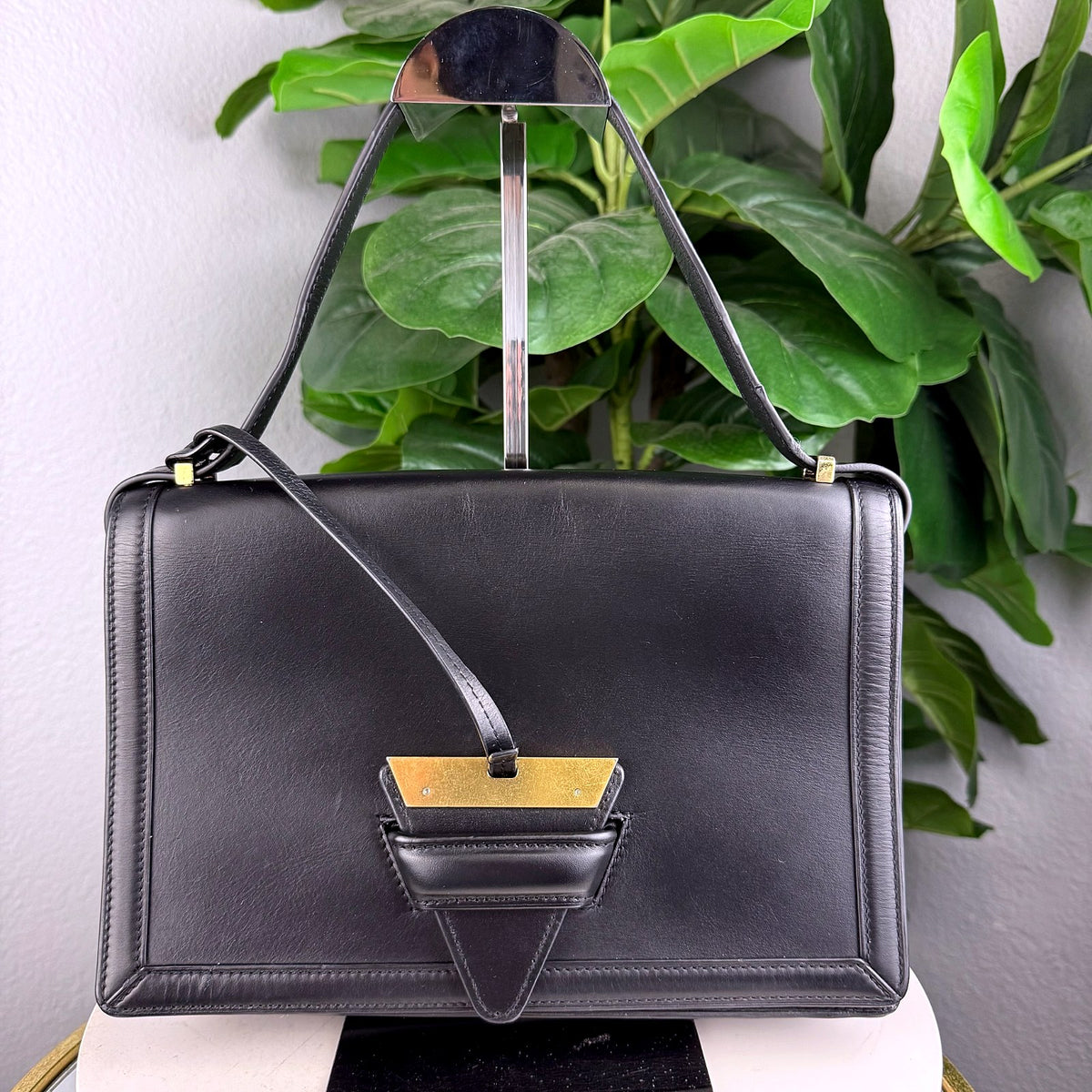 Authentic Loewe Barcelona Black Leather Top Handle Shoulder Bag - 01_photo.jpg