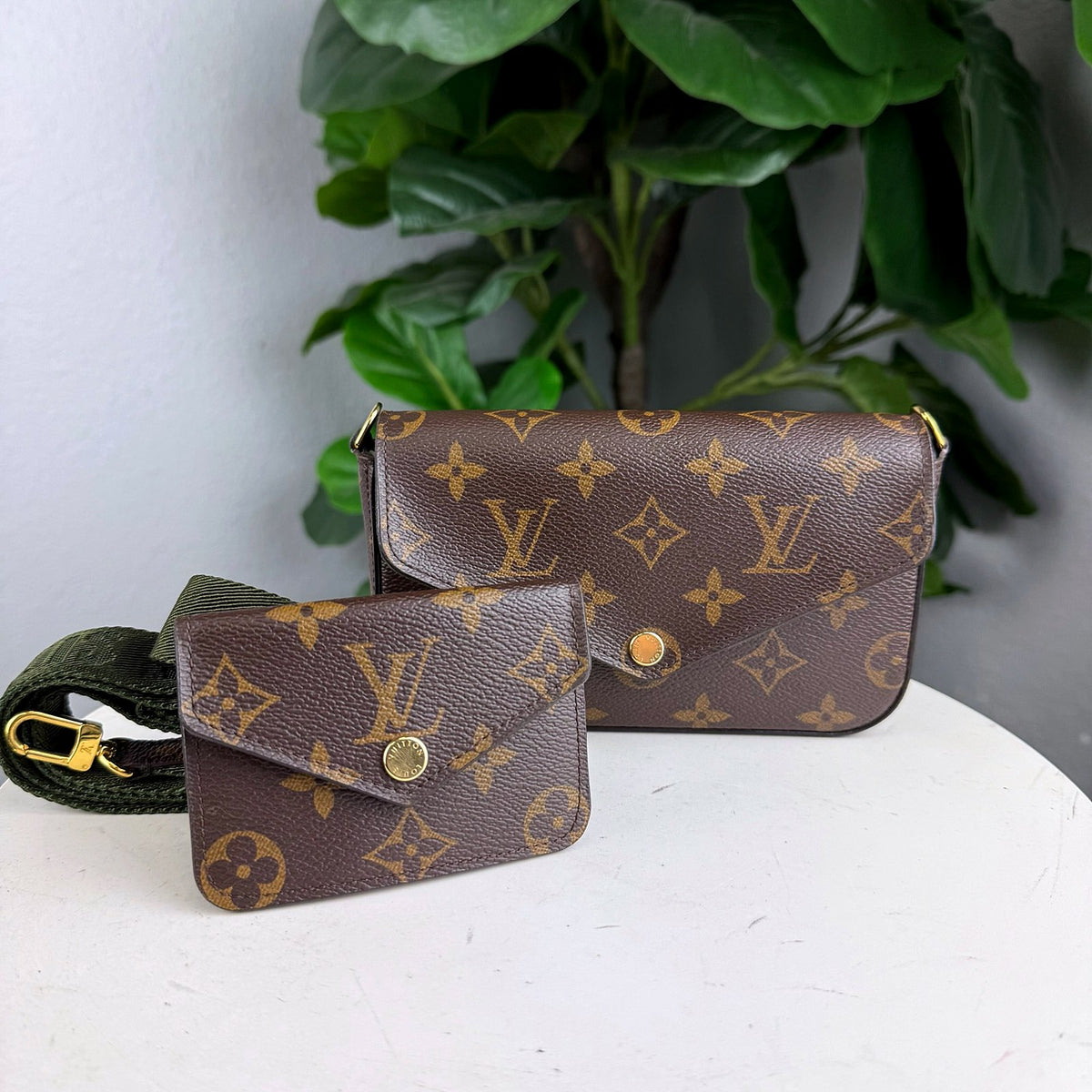 Authentic Louis Vuitton Félicie Pochette Monogram Canvas Crossbody with Insert - 01_photo.jpg