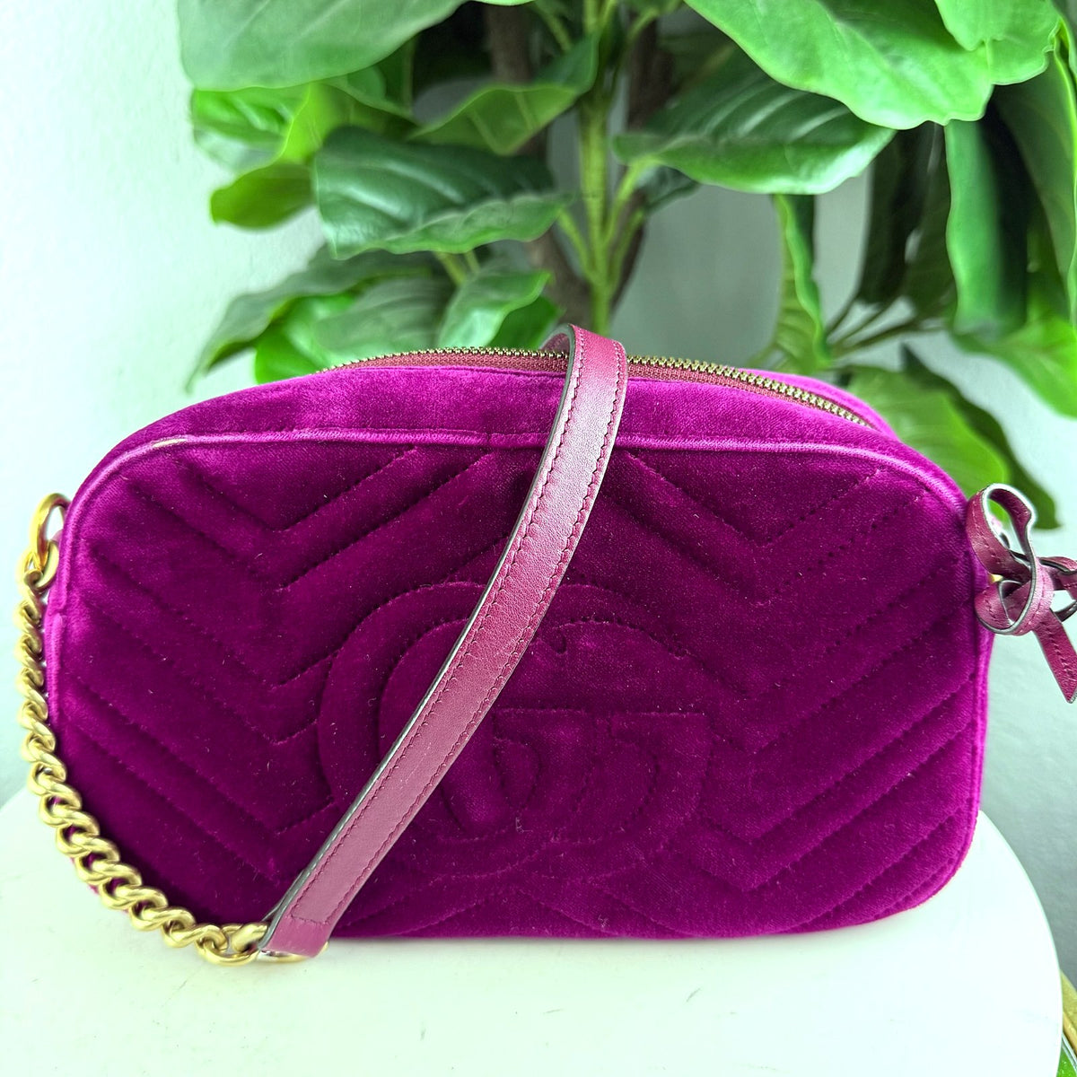 Authentic Gucci GG Marmont Matelassé Velvet Small Camera Bag Fuchsia Pink - 02_photo.jpg