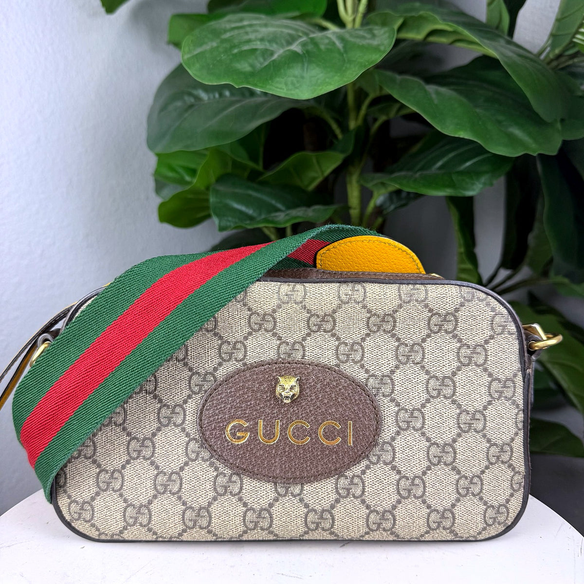 Authentic Gucci Neo Vintage GG Supreme Canvas Crossbody Bag Brown - 01_photo.jpg