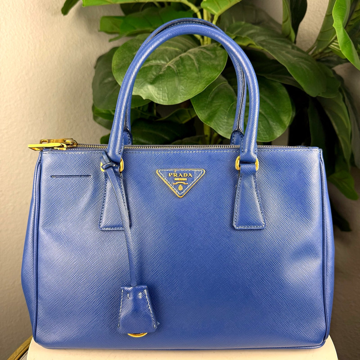 Authentic Prada Saffiano Lux Medium Double Zip Tote Blue - 01_photo.jpg