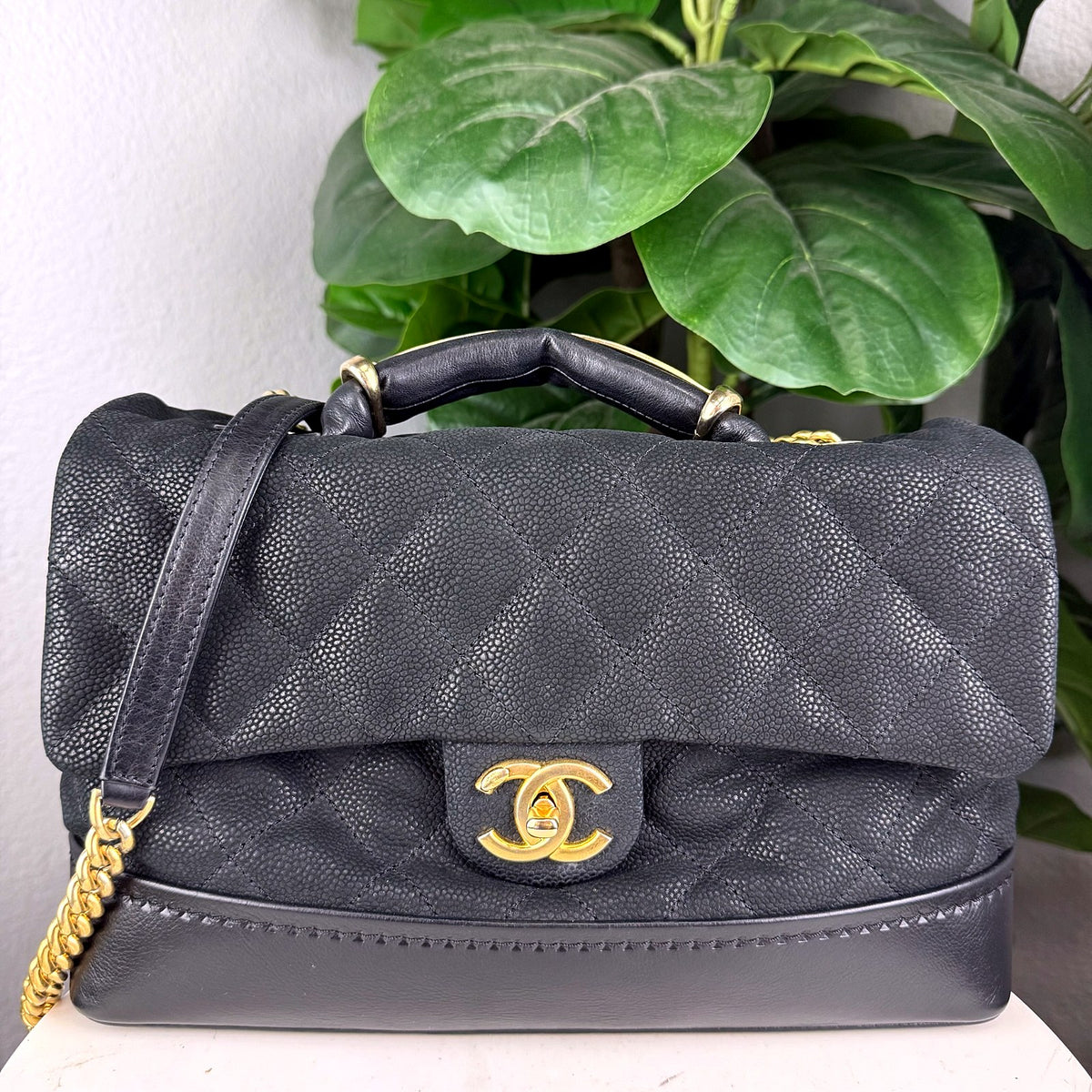 Authentic Chanel Caviar Medium Classic Flap Bag Black Gold Hardware - 02_photo.jpg