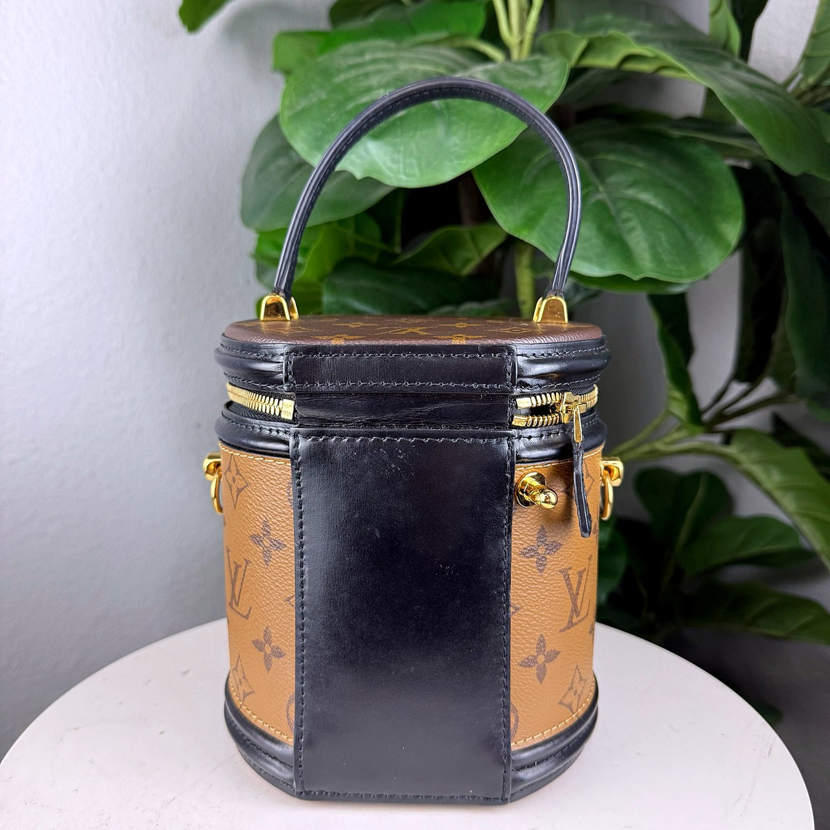 Authentic Louis Vuitton Reverse Monogram Cannes Beauty Case Black - 02_photo.jpg