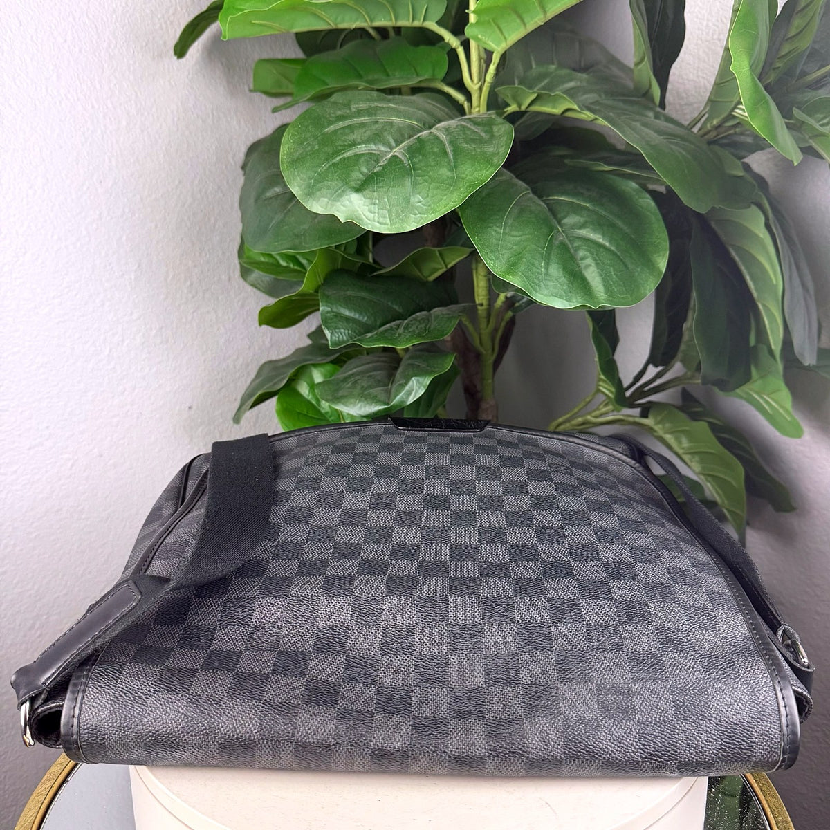 Authentic Louis Vuitton District PM Damier Graphite Canvas Messenger Bag - 05_extra_2.jpg