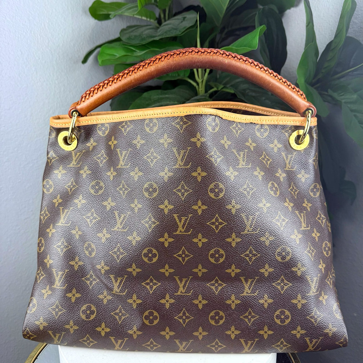 Authentic Louis Vuitton Artsy MM Monogram Canvas Hobo Bag - 02_photo.jpg